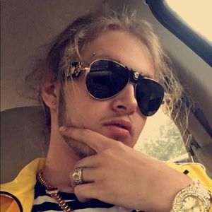 Meet your Posher, Carson